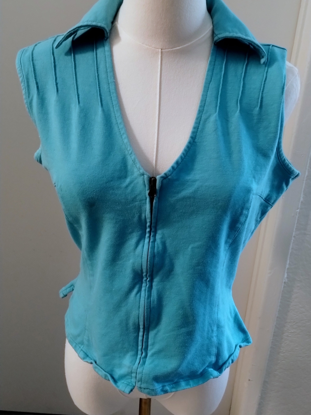Sleeveless Teal Zip-Front Women’s Top